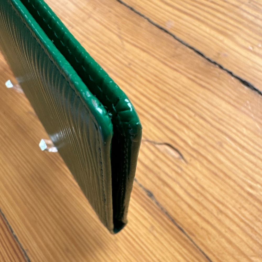 Authentic Louis Vuitton Green Epi wallet-paint has been touched up on int/ext - Picture 9 of 13